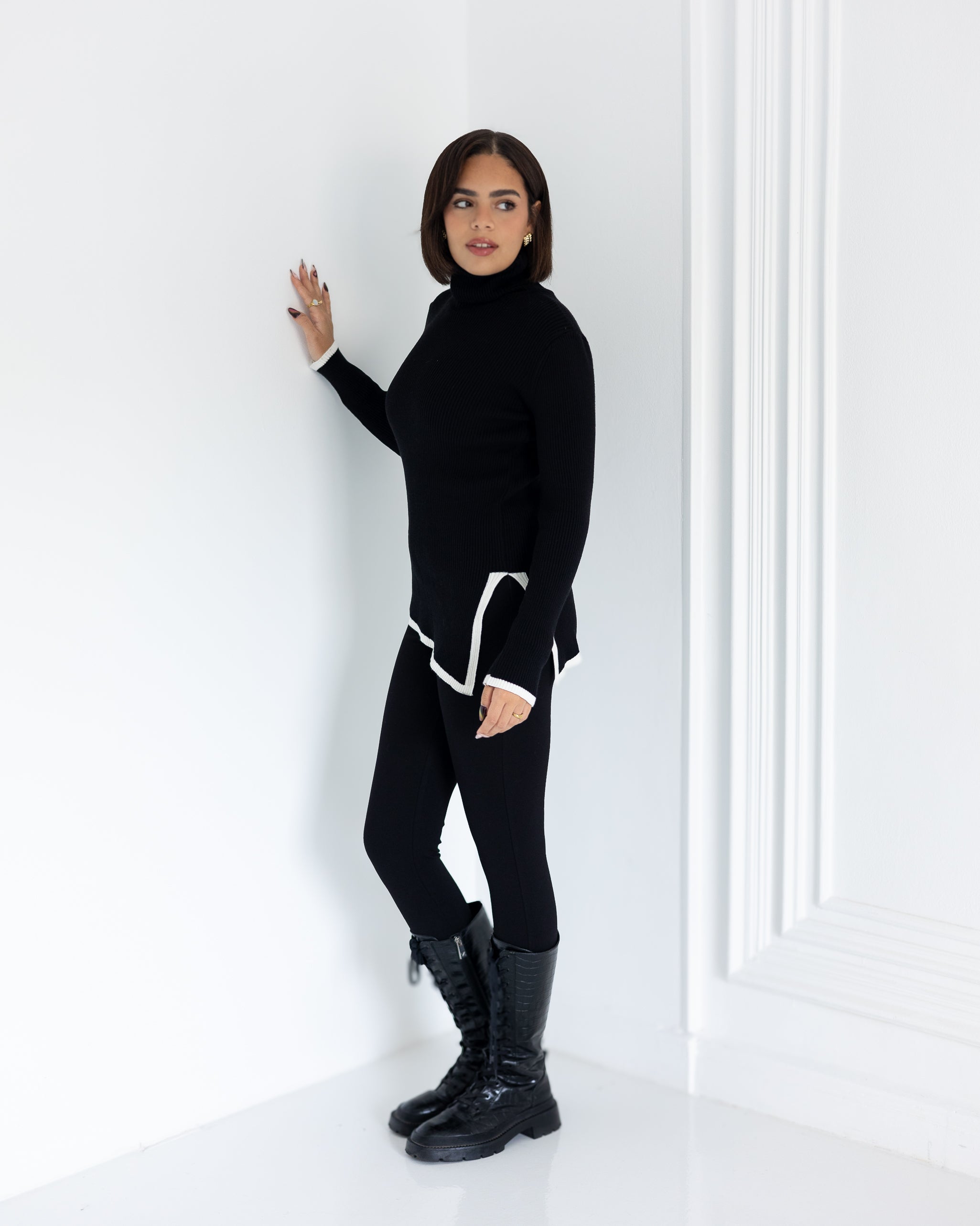 The Outline Pullover in Black