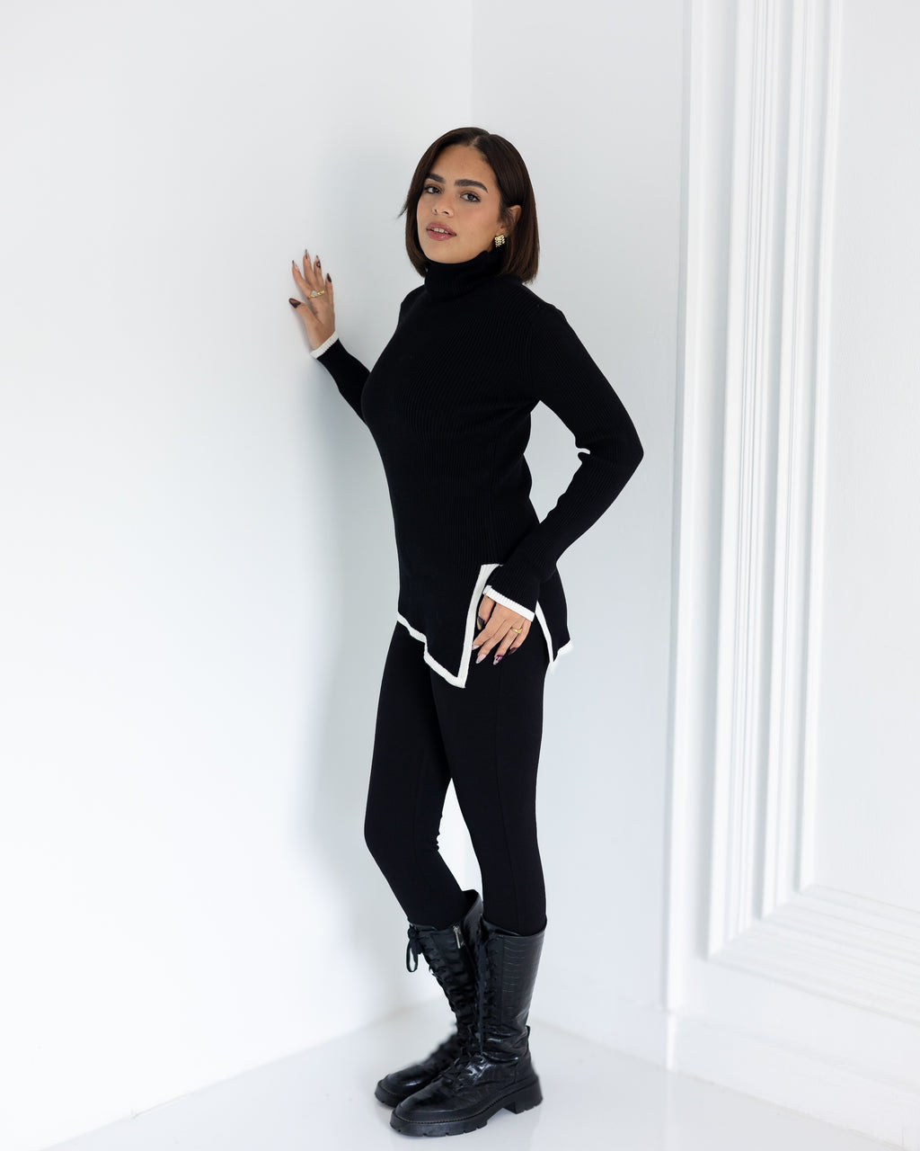 The Outline Pullover in Black