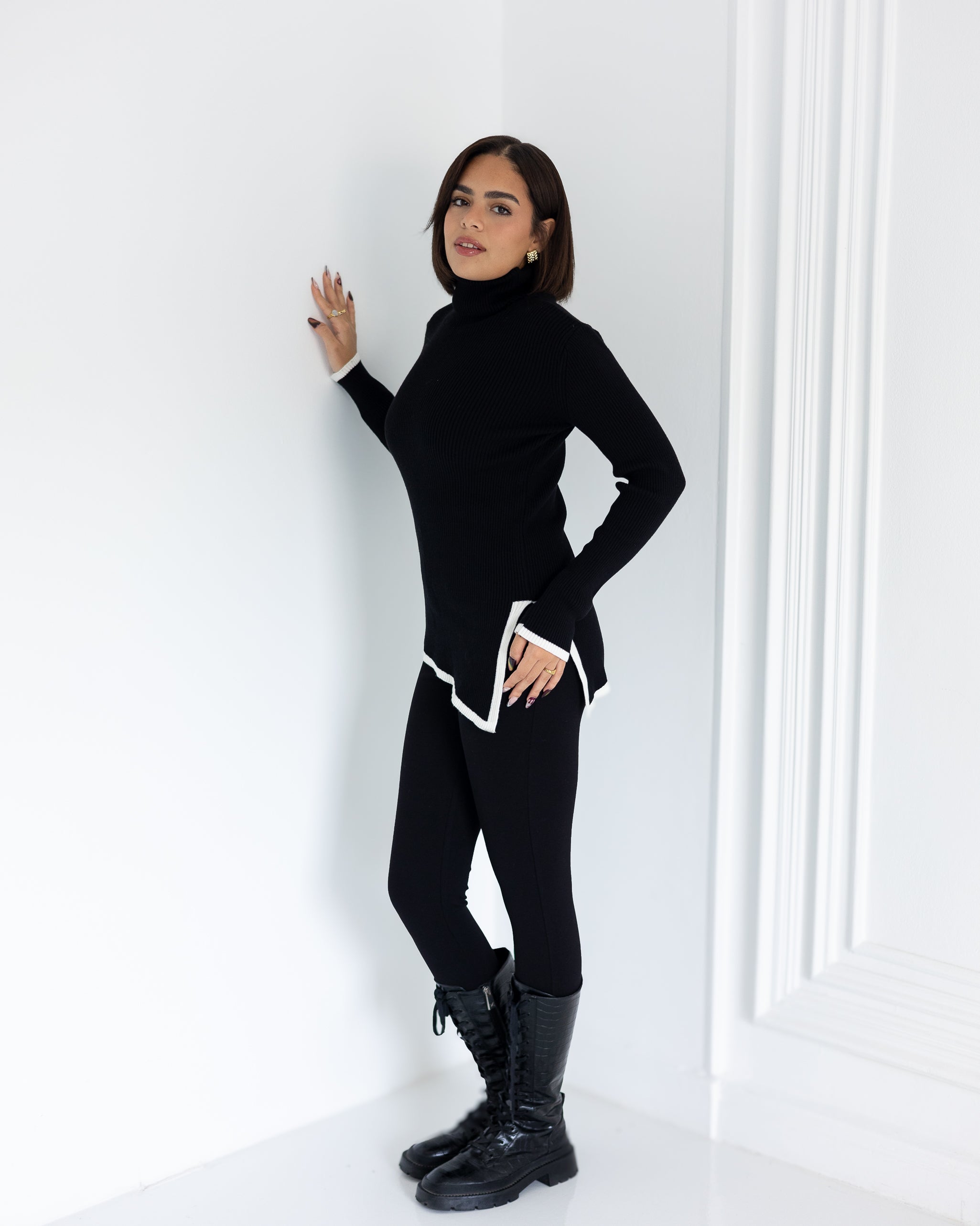 The Outline Pullover in Black