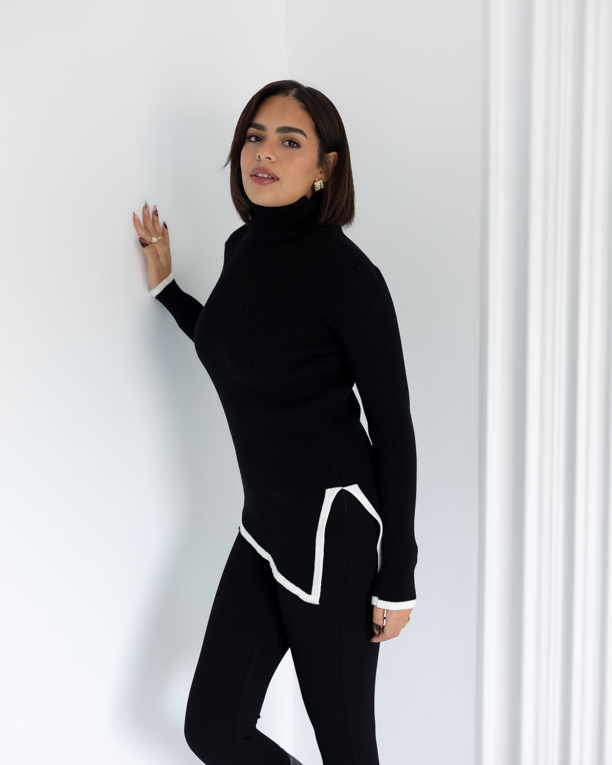 The Outline Pullover in Black