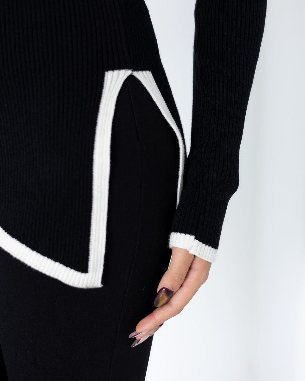 The Outline Pullover in Black